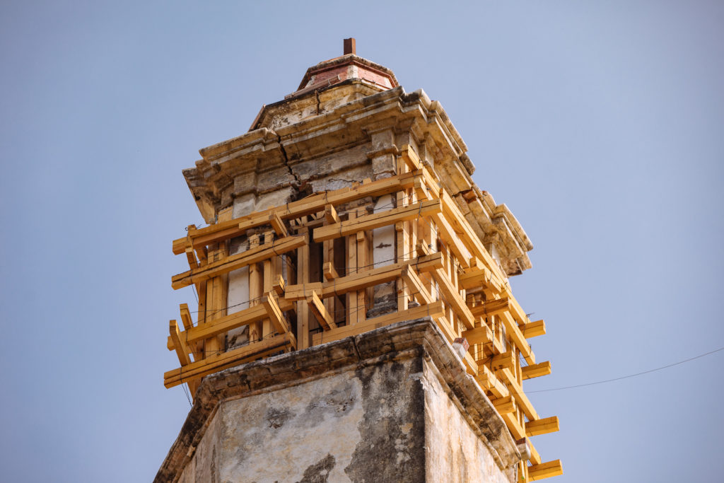 Stützgerüst am Klosterturm Tepoztlán