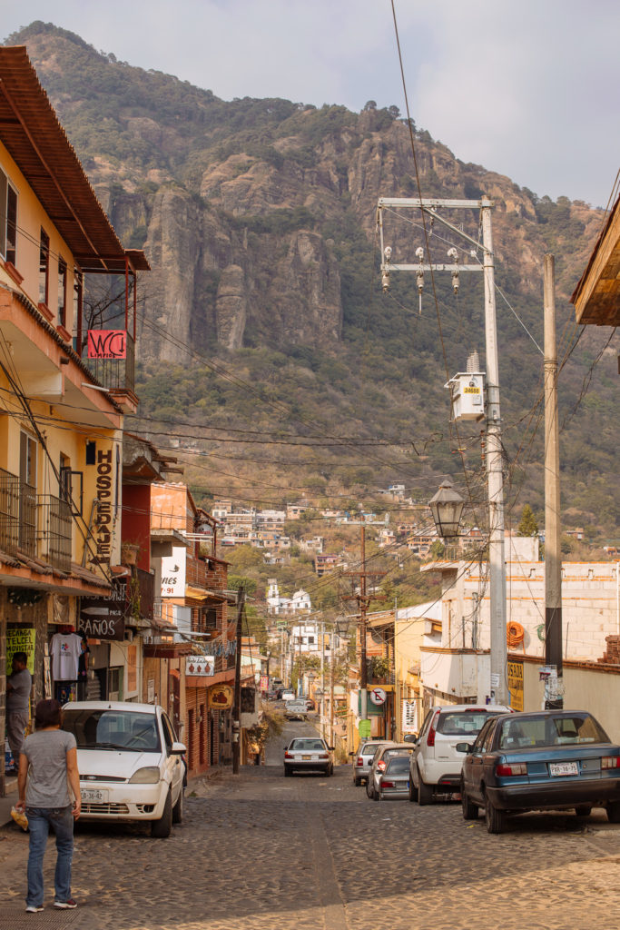 Straße und Berge in Tepoztlán