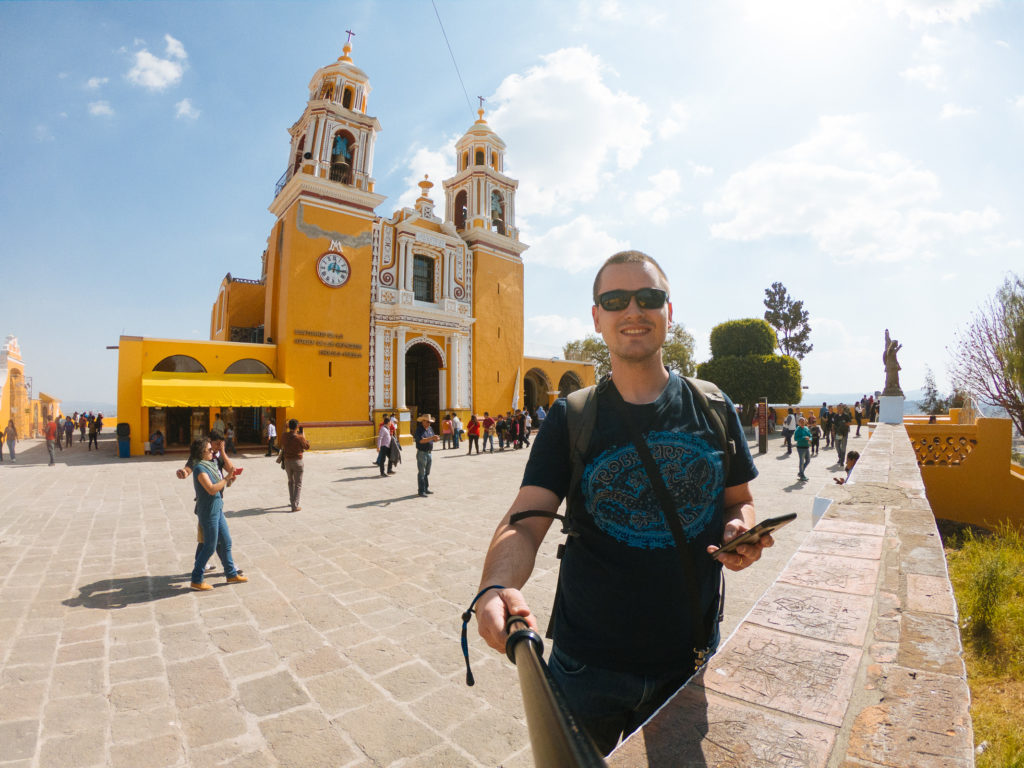 Selfie vor der Virgen de Los Remedios in Cholula